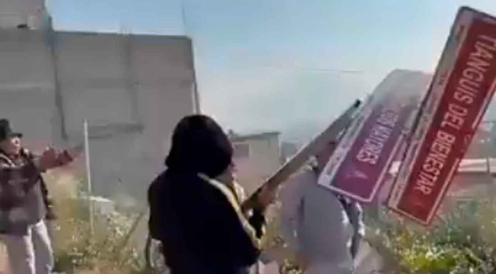 #Video // Vecinos rechazan cambio de nombres de calles en colonia “La Cuarta Transformación”; quitan nomenclaturas