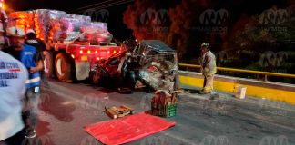 Camioneta choca contra auto en el libramiento de Morelia; familia queda herida