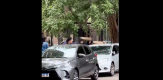 #VIDEO | Destrozan su auto por dejarlo frente a una casa