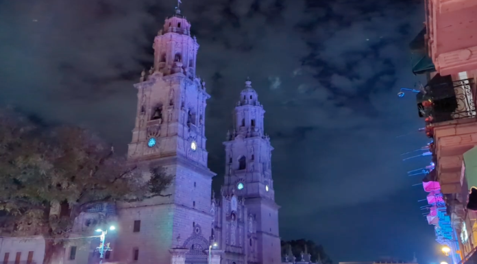 #VIDEO | Morelianos y turistas disfrutan del encendido de Catedral