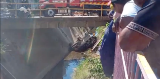 #VIDEOS | Conductor de camioneta sufre infarto y se precipita a canal de aguas negras en LC