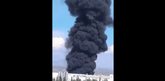#VIDEO | Se registra fuerte incendio en una fábrica automotriz en Guanajuato