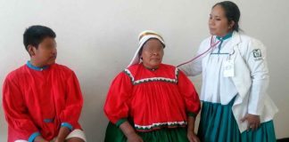 #VIDEO | Benilda Figueroa es la primer doctora rarámuri; es reconocida por ofrecer atención médica en su lengua natal