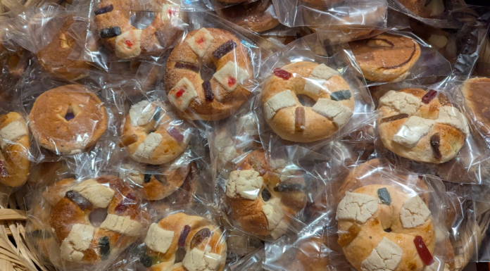 #Imágenes // Morelianos disfrutan de la tradicional Rosca de Reyes totalmente gratis