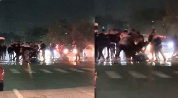 #VIDEO | Aficionados de Rayados golpean brutalmente a un padre y su hijo menor de edad