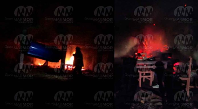 #VIDEO | Mujer presuntamente bajo los influjos de las drogas le prende fuego a bodega en Apatzingán