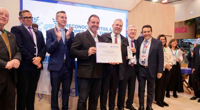 Entrega ONU reconocimiento por tradición de Noche de Muertos