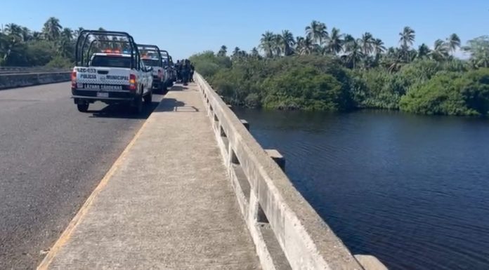 Localizan cadáver baleado en estero de Barra de Santa Ana