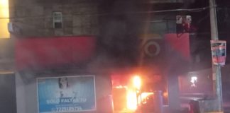 #VIDEOS | Tres muertos, seis heridos, tres Oxxos y un restaurante quemados, saldo de hechos violentos en Zitácuaro