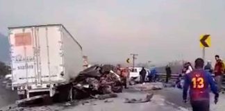 #VIDEO | #México: Fuerte accidente entre dos tráileres y varios autos deja al menos 8 heridos