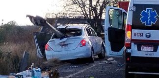 Auto choca contra contención metálica en la Morelia-Pátzcuaro; hay 1 muerto