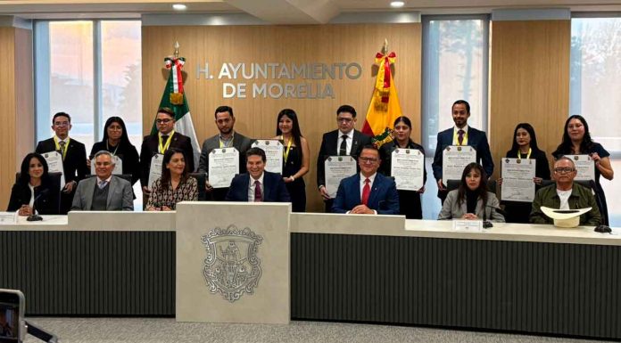 Diez egresados de la facultad de derecho de la UMSNH, recibieron el reconocimiento “Sofía Muñoz”