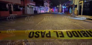 Desde un vehículo en movimiento balean a un adolescente en Jacona