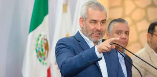 Se coordina Bedolla con gobernadores fronterizos para apoyar a migrantes michoacanos