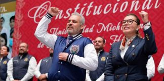 #Imágenes // Con reforma a la UMSNH triunfa la libertad y democracia; firma Bedolla decreto de promulgación