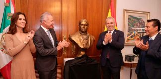 #Imágenes | Develan busto de Morelos en Embajada de México en Madrid