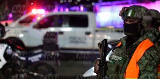 Criminales dejan 3 cabezas cercenadas afuera del Teatro Constitución, en Tierra Caliente