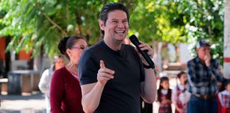 Gobierno de Alfonso Martínez construirá cancha de fútbol en escuela primaria