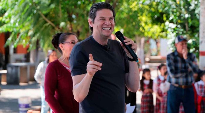 Gobierno de Alfonso Martínez construirá cancha de fútbol en escuela primaria