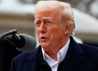 Solo hay dos géneros: Trump firma orden para que las mujeres transgénero que se encuentran en cárceles femeninas sean trasladadas a las de hombre