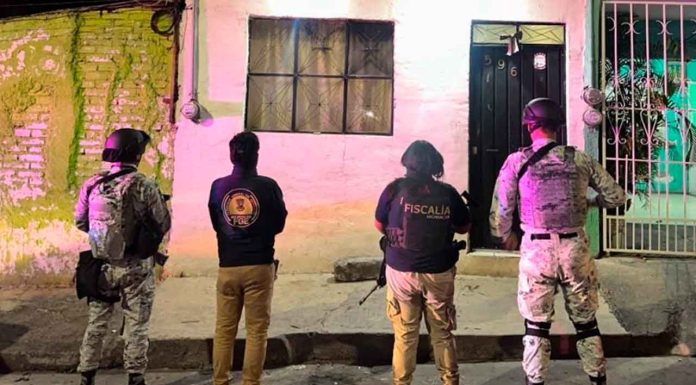 Fiscalía General asegura 755 dosis de narcótico y detiene a una persona, durante cateo en la colonia Santiaguito