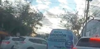 #VIDEO | Ocurre choque entre combi Ruta Amarilla y camioneta al sur de Morelia