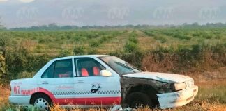 Chocan dos taxis en la carretera Apatzingán – Aguililla