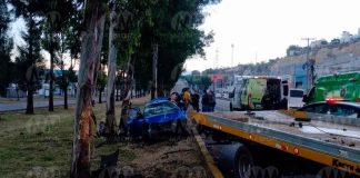 #VIDEO | Se registra choque volcadura entre 2 autos en el libramiento norte de Morelia; hay 4 heridos
