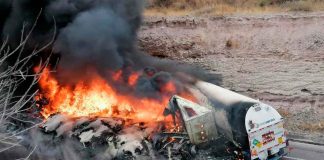 #VIDEO | #México: Mueren conductores de dos tráileres tras chocar de frente