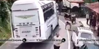 # Video // Motociclista pierde la vida tras colisionar con autobús intermunicipal