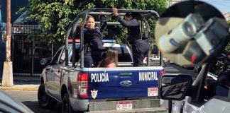 #Michoacán: Joven conductora genera varios choques y es detenida al intentar escapar