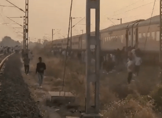 Al menos 11 personas murieron arrolladas por un tren tras falsa alarma de incendio