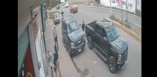 #VIDEO | #México: Sujetos intentan asaltar a mujer que acaba de retirar dinero del banco