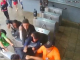 #VIDEO | Hombre es apuñalado y agredido entre al menos 10 sujetos en plena central camionera