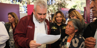 En audiendia pública de Bedolla en Pátzcuaro crecen peticiones de vivienda y educación