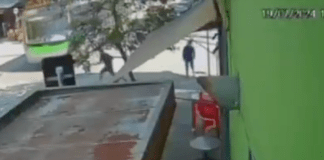 #VIDEO | Ladrón roba un celular y al huir lo arrolla un autobús