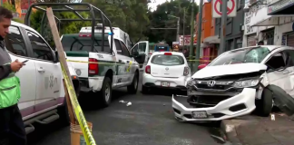 #VIDEO | #México: Mujer muere prensada tras ser embestida por auto que perdió el control
