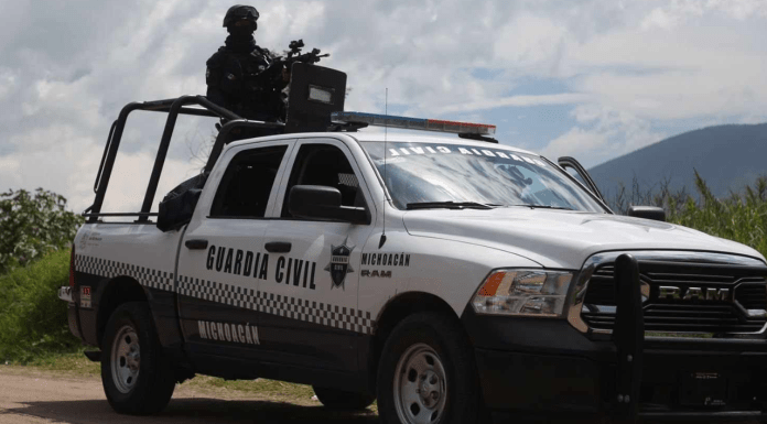 #VIDEOS | Enfrentamientos entre grupos delictivos se registran en Apatzingán; reportan uso de narcodrones