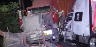 #VIDEO | Un herido grave tras choque entre dos tráileres, en la Siglo XXI