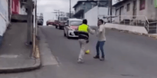 #VIDEO | Agrede con una piedra a trabajador de la CFE por cortarle la luz