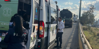 Dos heridos tras choque de moto y pipa frente a la Terminal de Autobuses de Morelia