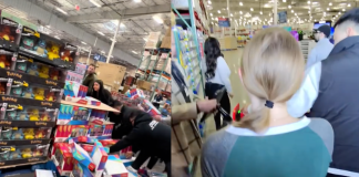 #VIDEOS | Personas enloquecen en Costco por cartas de Pokémon