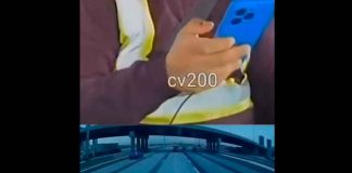 #VIDEO | Se estrella contra un coche por viendo el celular en plena autopista