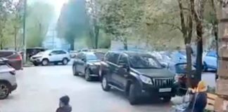 #Video // Hombre se quita la vida y cae enfrente de un niño