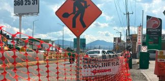 #Imágenes | Ciudadanos acusan a dueño de gasolinera en la colonia Santiaguito de amenazas por construcción de obra