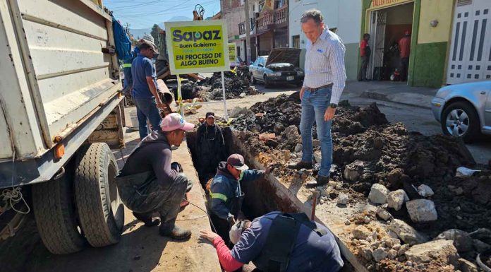 Zamora: Sustituyen Tubería de Drenaje Sanitario para Mejorar el Servicio en la calle Justo Sierra