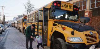 Escuelas en tensión: Redadas migratorias aumentan el temor entre familias inmigrantes en EE.UU.”