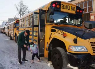 Escuelas en tensión: Redadas migratorias aumentan el temor entre familias inmigrantes en EE.UU.”