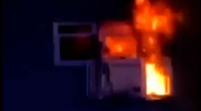 #VIDEO | Hombre ataca con martillo a su novia y prende fuego a su departamento con su hija y su perro dentro