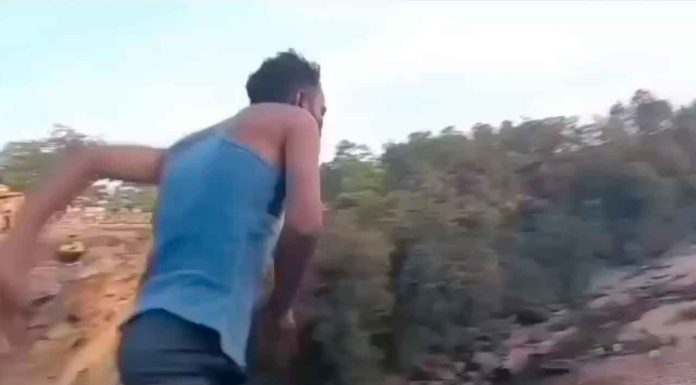 #VIDEO | Impactante video muestra peligrosa hazaña: un hombre se lanza a un río y los ánimos terminan en alarma y desconcierto